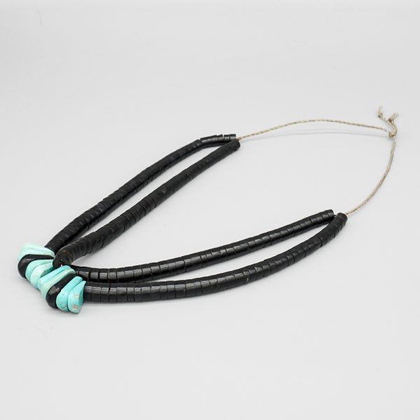 VINTAGE NATURAL TURQUOISE AND JET JACLAS NECKLACE by RAY LOVATO – SANTO DOMINGO PUEBLO - Image 3